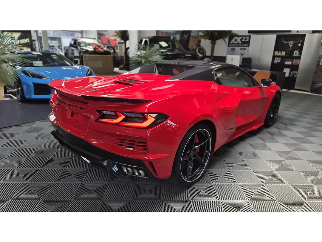 Corvette C8 E-Ray Convertible 3LZ - Thumbnail 4