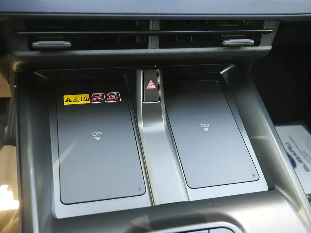 Subaru Solterra AWD Platinum - Thumbnail 10