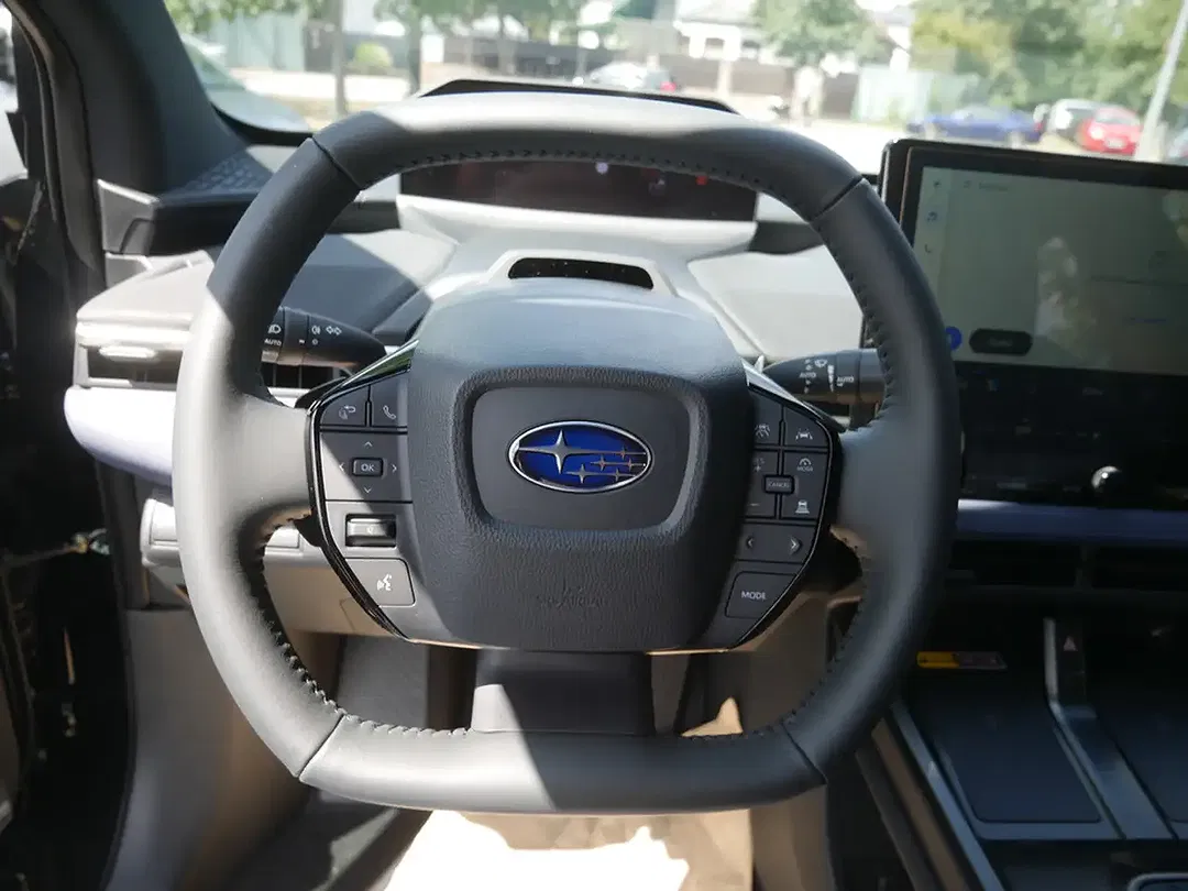 Subaru Solterra AWD Platinum - Thumbnail 7