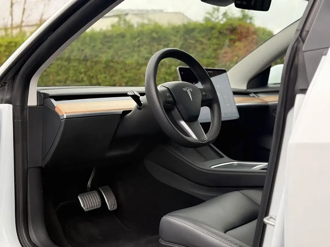 Tesla Model 3 Standard Range Plus - Thumbnail 11