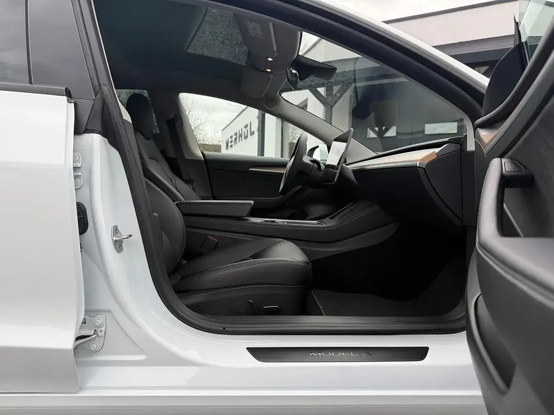Tesla Model 3 Standard Range Plus - Thumbnail 13