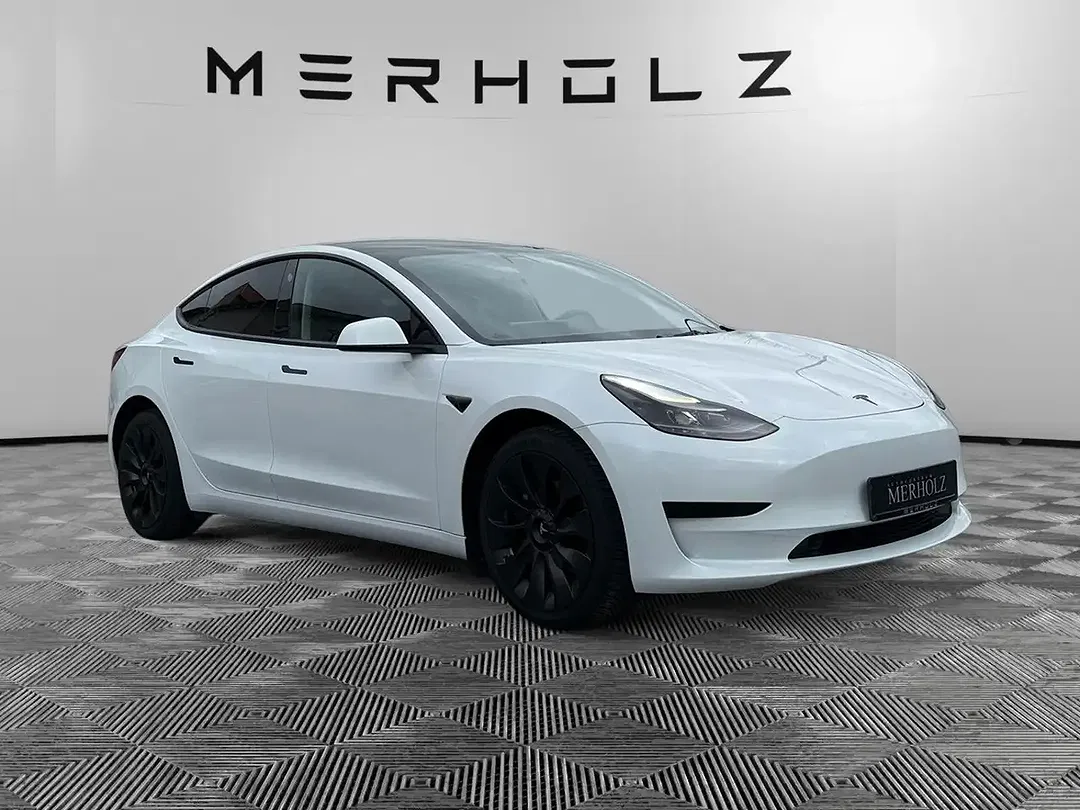 Tesla Model 3 Standard Range Plus - Thumbnail 3