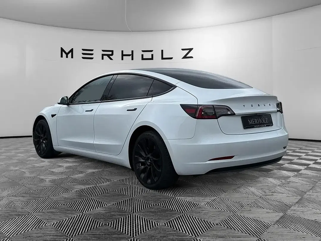 Tesla Model 3 Standard Range Plus - Thumbnail 5