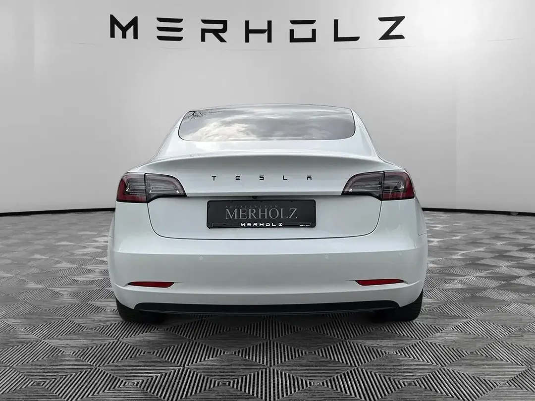 Tesla Model 3 Standard Range Plus - Thumbnail 6