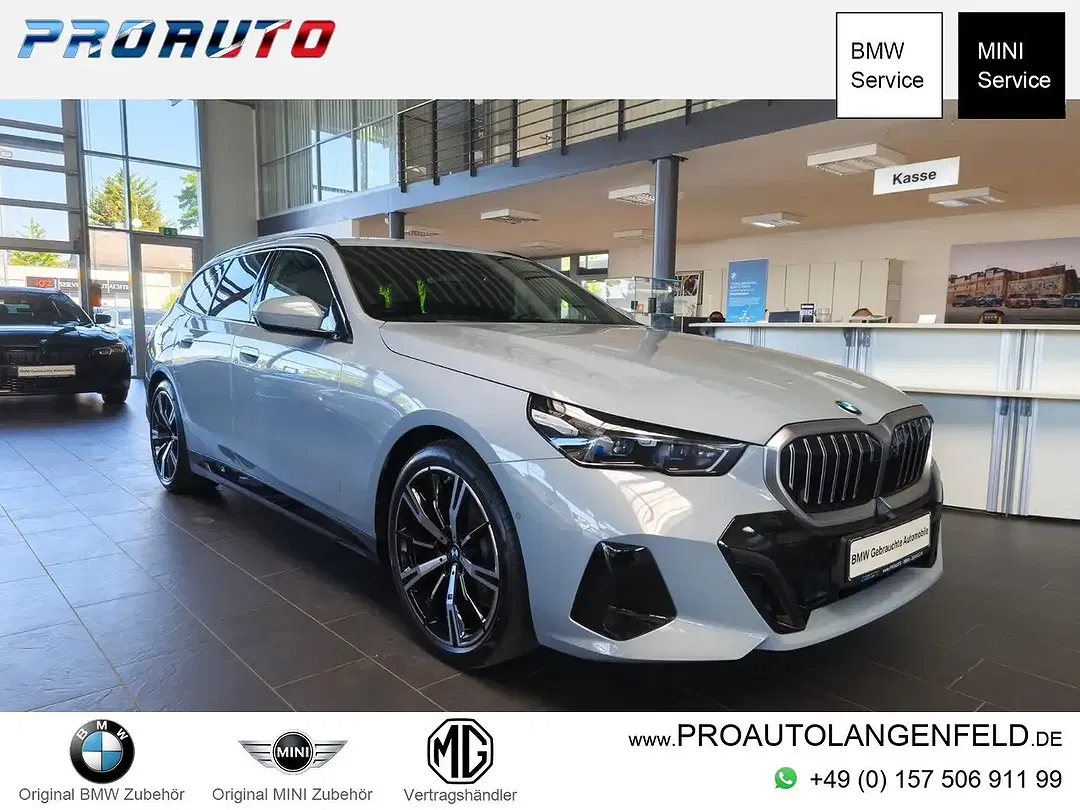 BMW 520 M Sport Touring - Thumbnail 1