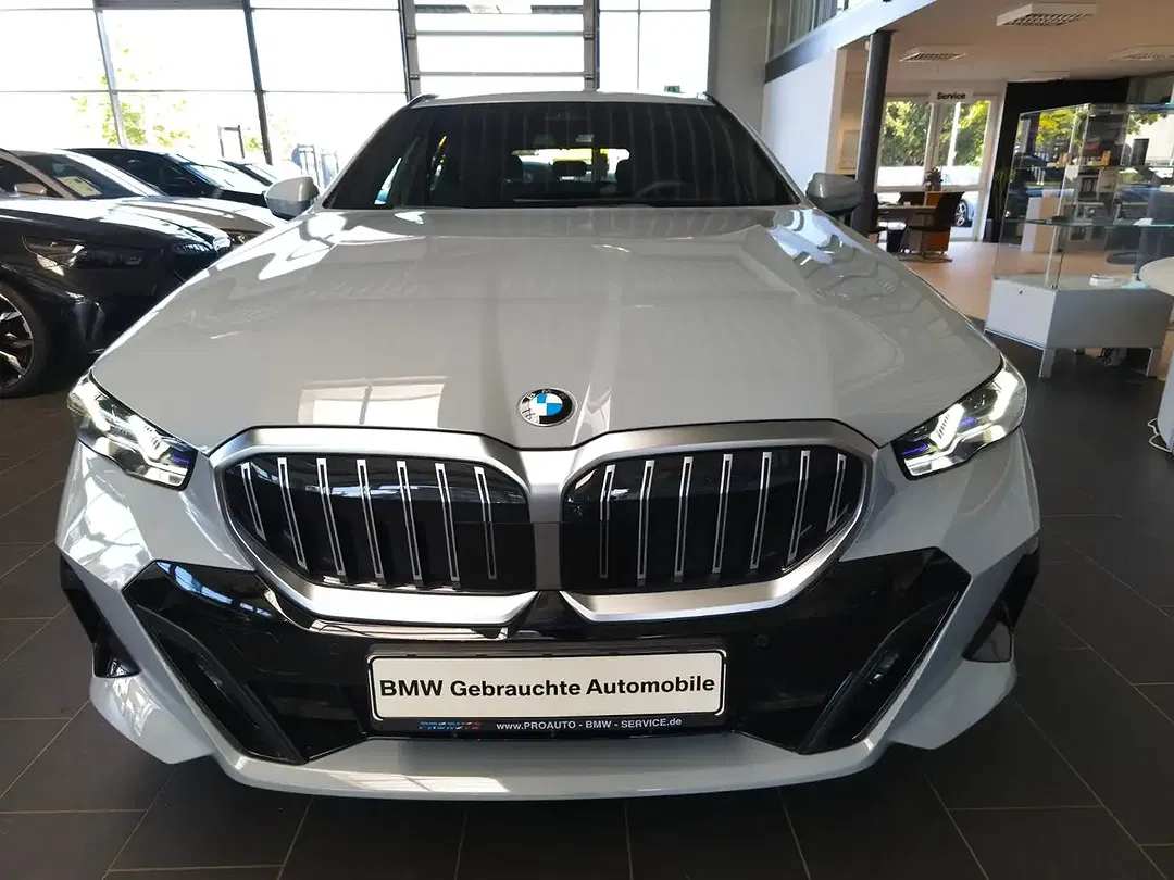 BMW 520 M Sport Touring - Thumbnail 2