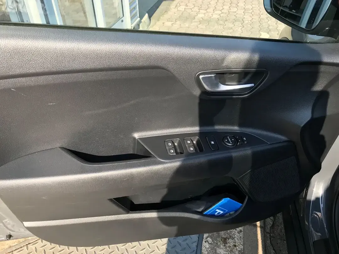 Kia Stonic Hybrid - Thumbnail 9