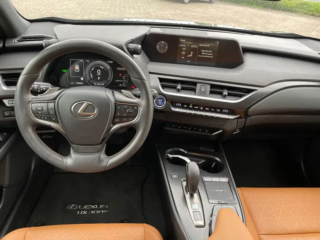 Lexus UX 300e Executive - Thumbnail 5