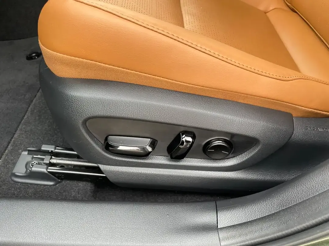 Lexus UX 300e Executive - Thumbnail 9