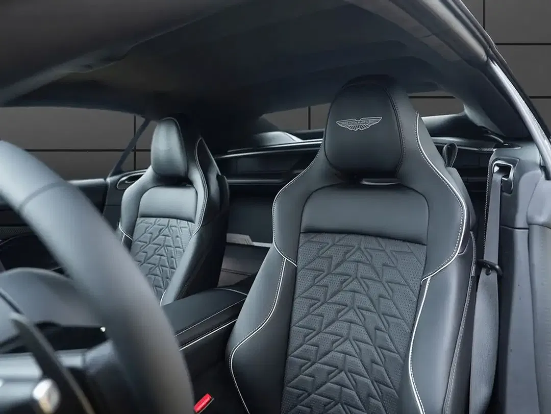 Aston Martin Vanquish Volante - Thumbnail 12