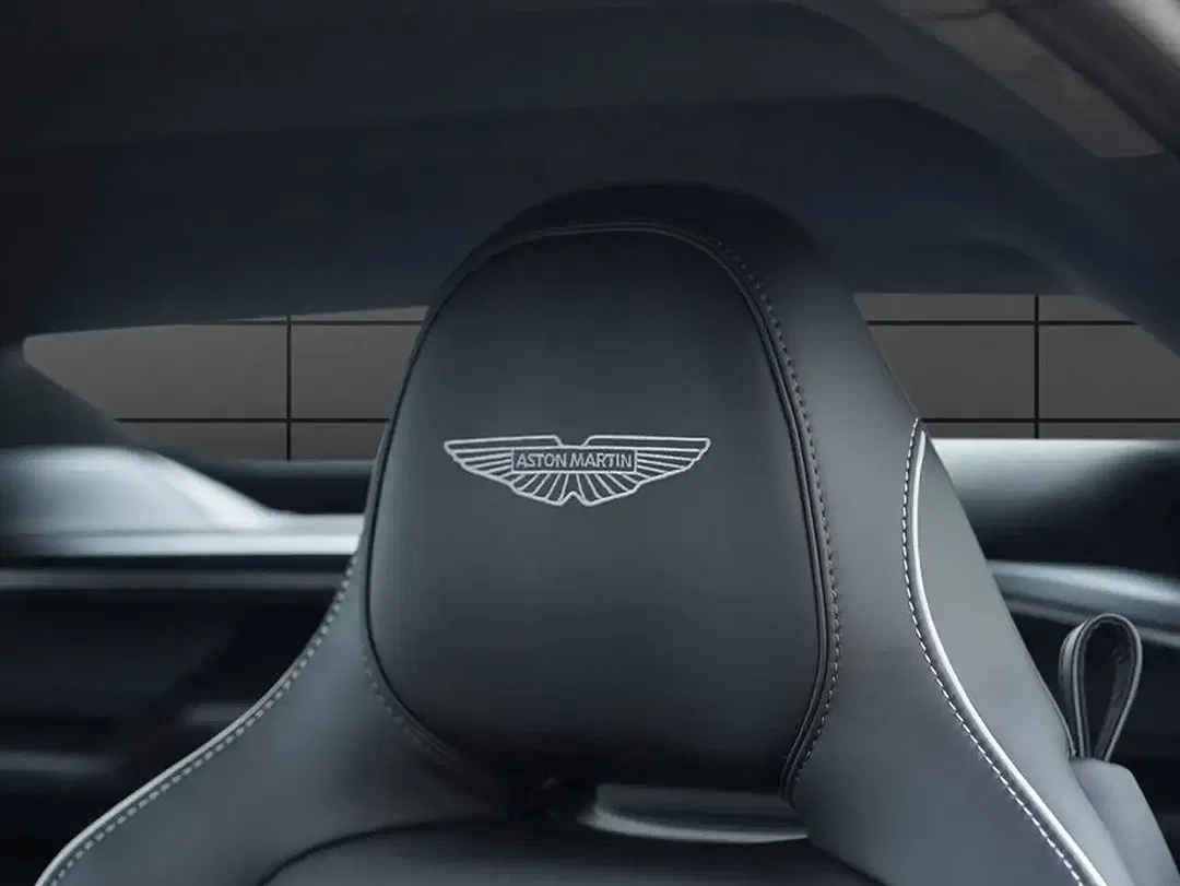 Aston Martin Vanquish Volante - Thumbnail 5