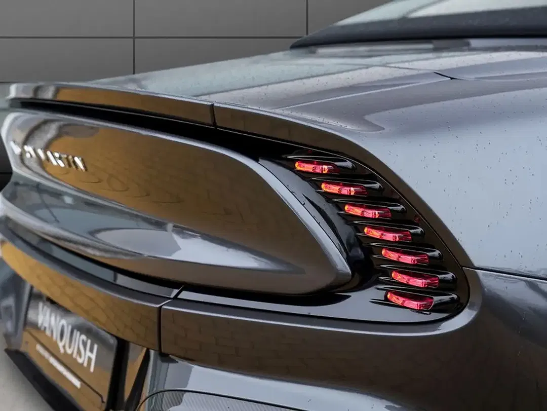 Aston Martin Vanquish Volante - Thumbnail 8