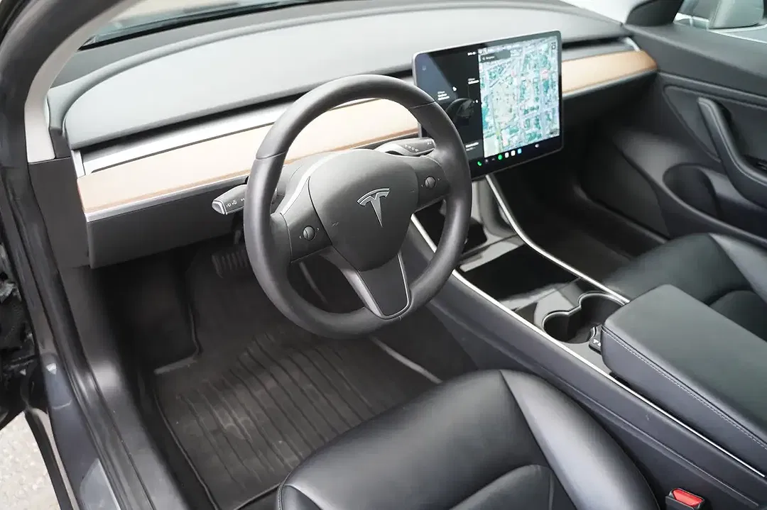 Tesla Model 3 Standard Range Plus - Thumbnail 10