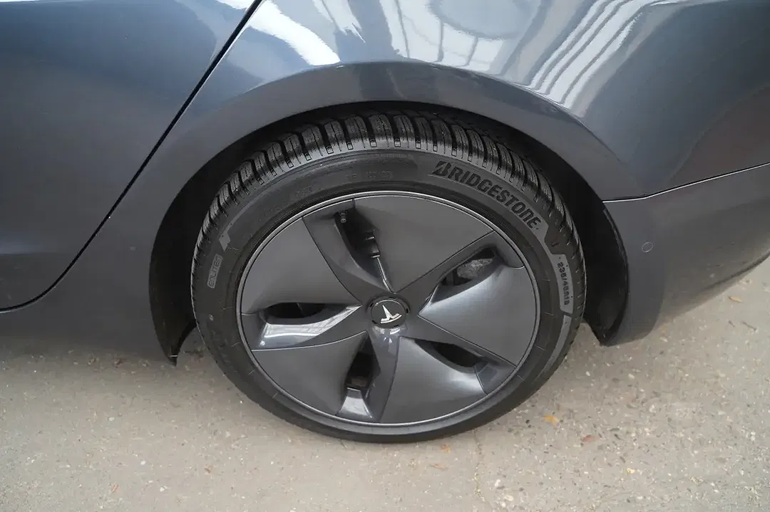 Tesla Model 3 Standard Range Plus - Thumbnail 13