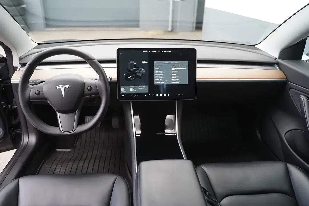 Tesla Model 3 Standard Range Plus - foto 2