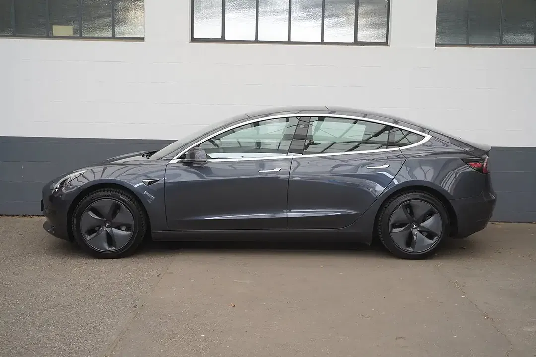 Tesla Model 3 Standard Range Plus - Thumbnail 4