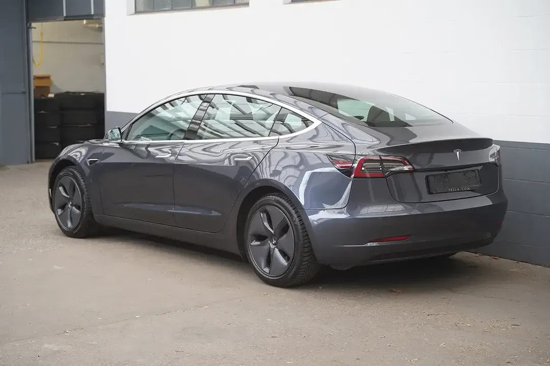 Tesla Model 3 Standard Range Plus - Thumbnail 6