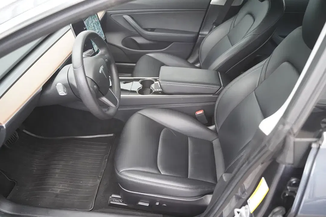 Tesla Model 3 Standard Range Plus - Thumbnail 9