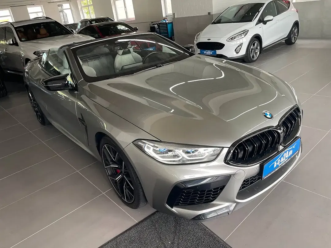 BMW M8 xDrive Competition Convertible - Thumbnail 3