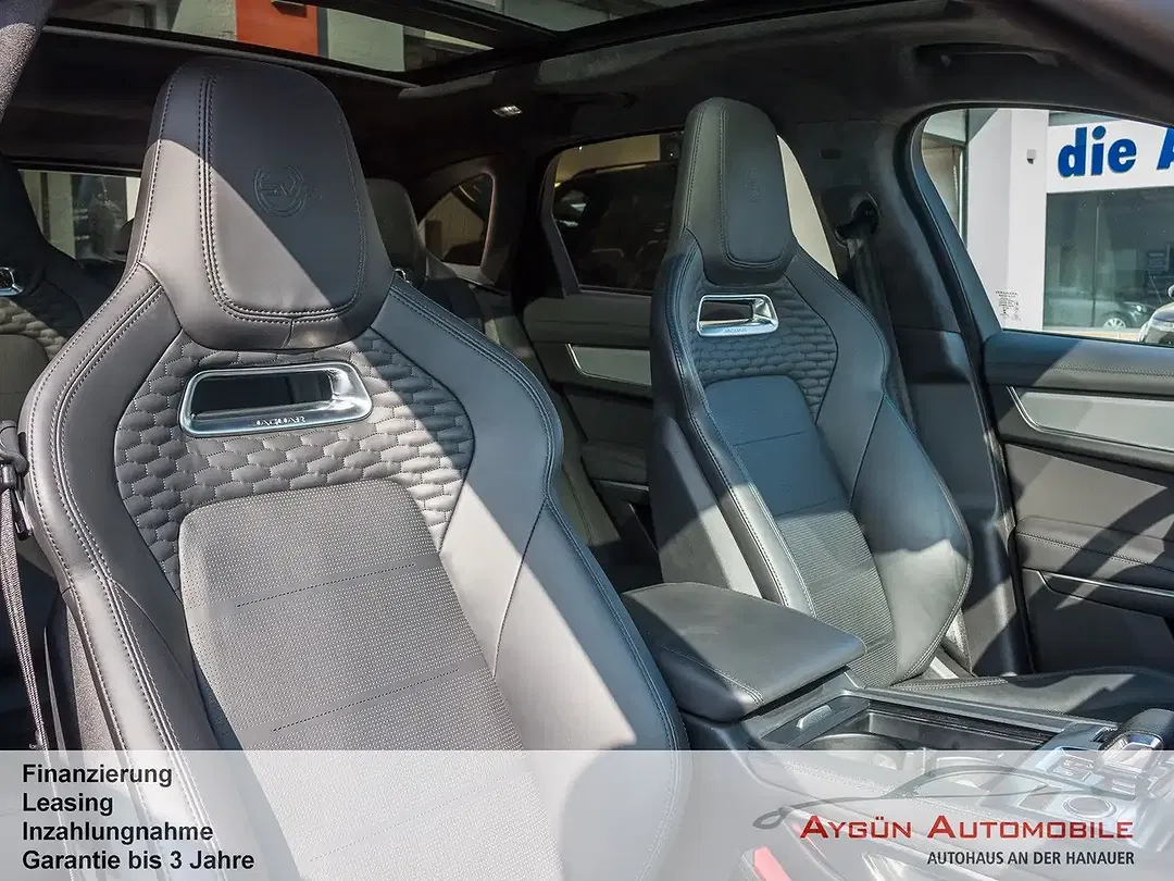 Jaguar F-Pace P550 SVR - Thumbnail 12