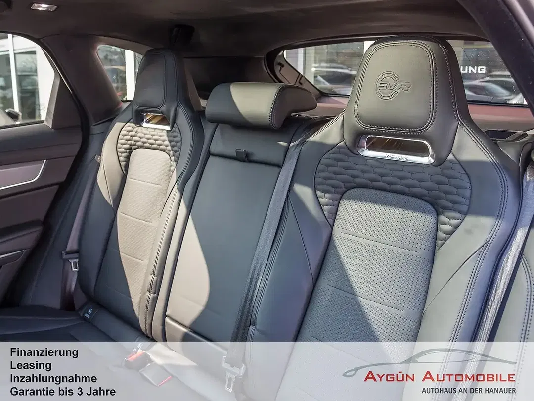 Jaguar F-Pace P550 SVR - Thumbnail 14