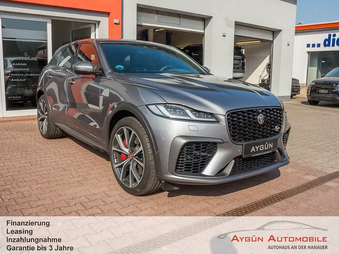 Jaguar F-Pace P550 SVR - Thumbnail 3
