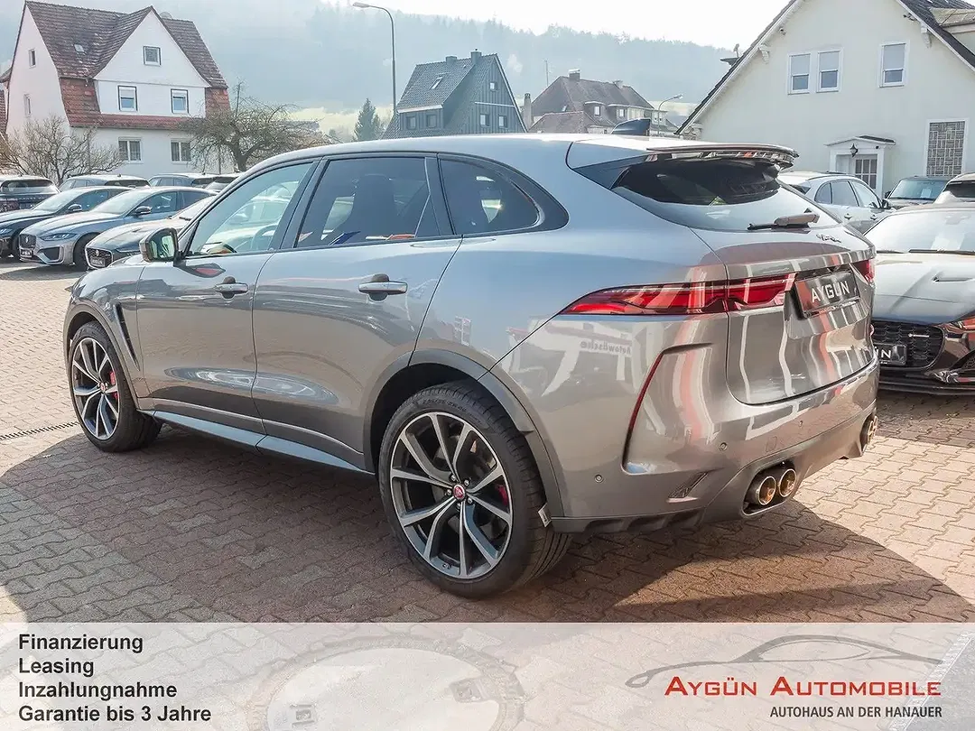 Jaguar F-Pace P550 SVR - Thumbnail 4