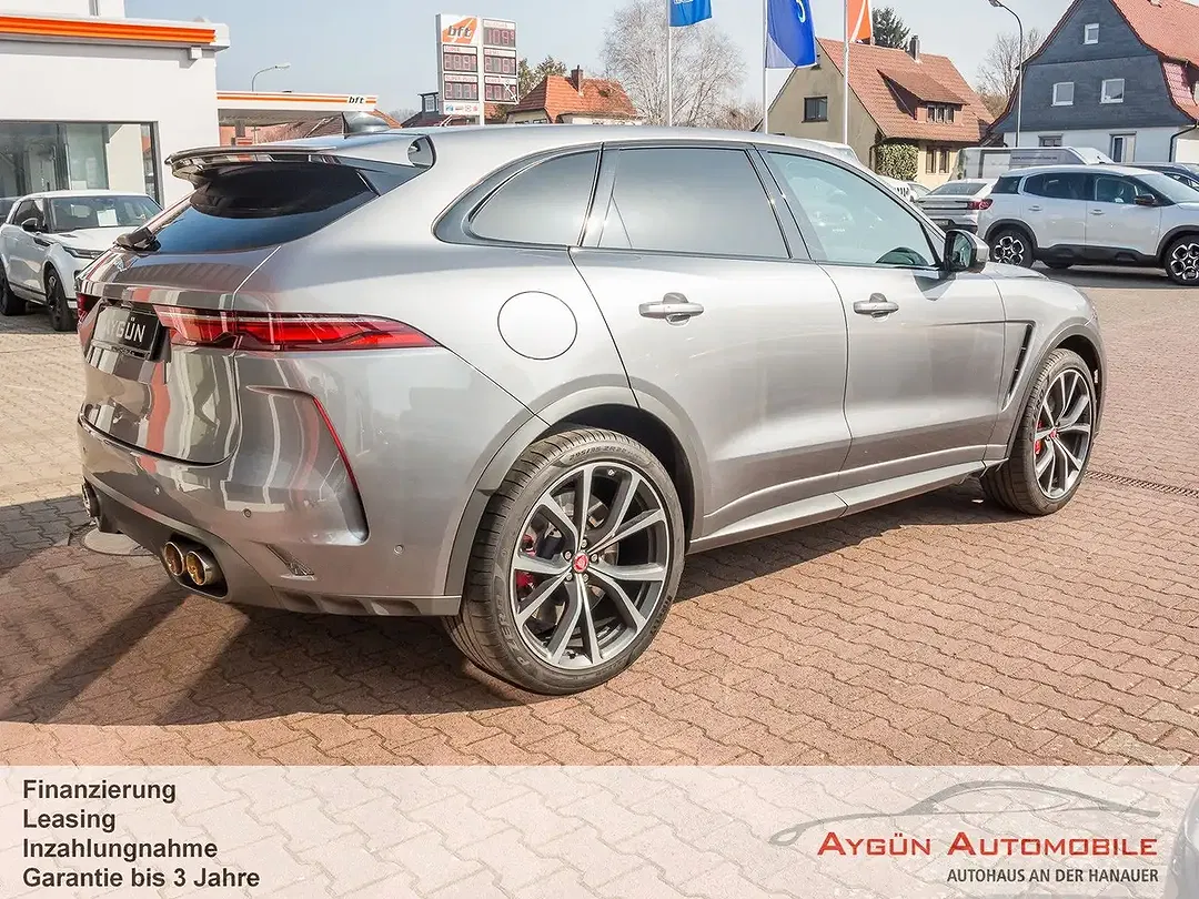 Jaguar F-Pace P550 SVR - Thumbnail 6