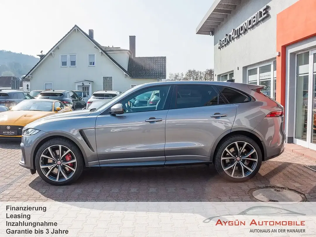 Jaguar F-Pace P550 SVR - Thumbnail 8