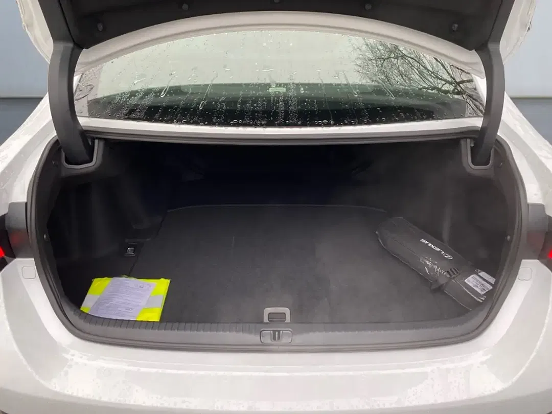 Lexus RC F V8 Advantage - Thumbnail 10