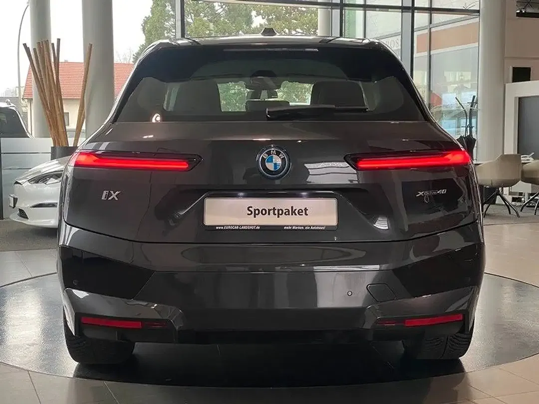 BMW iX xDrive - Thumbnail 17