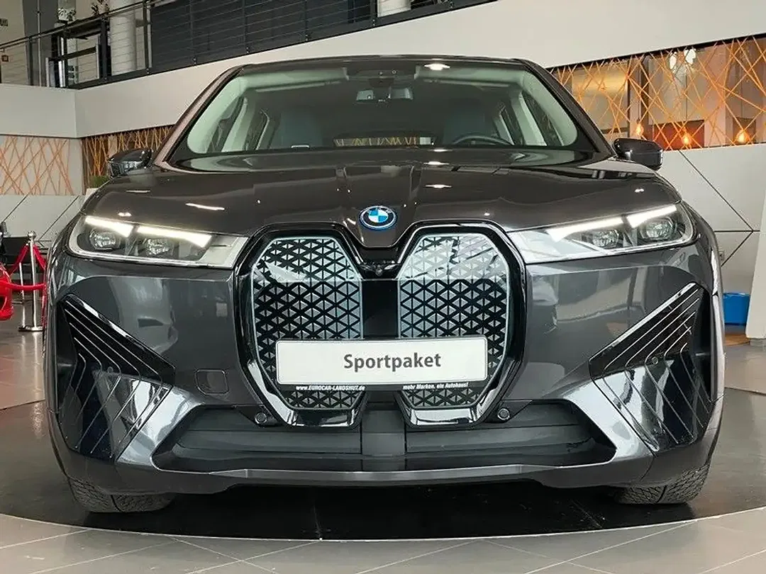 BMW iX xDrive - Thumbnail 3