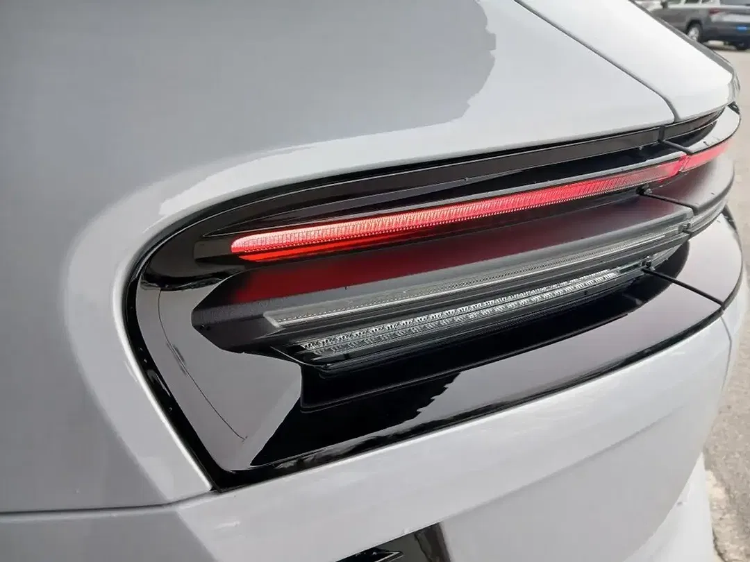 Porsche Macan Turbo - Thumbnail 14