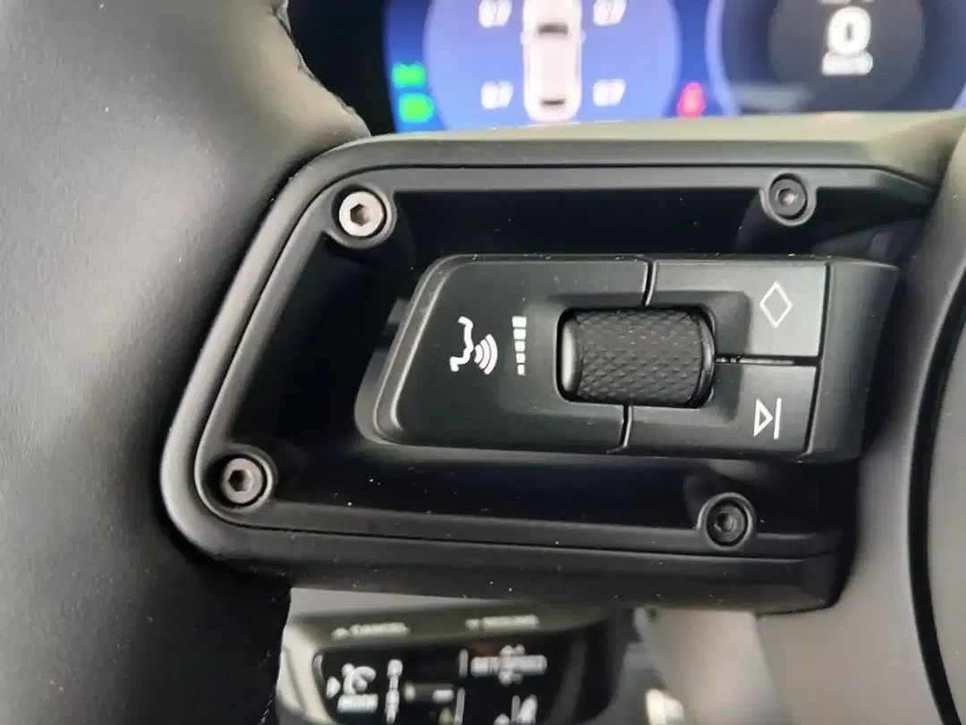 Porsche Macan Turbo - Thumbnail 17