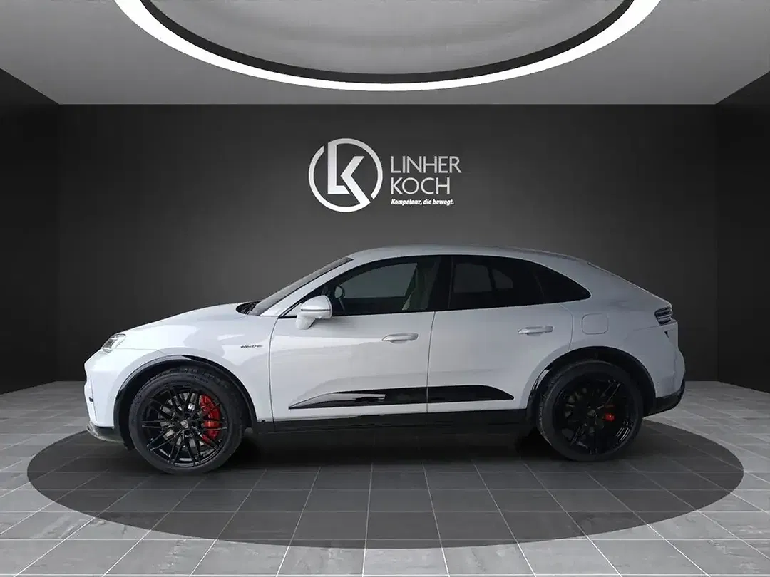Porsche Macan Turbo - Thumbnail 2