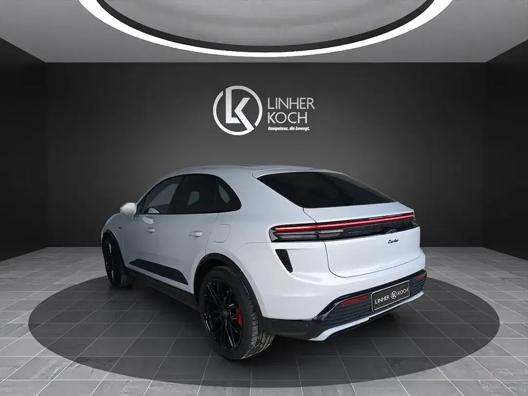 Porsche Macan Turbo - Thumbnail 3