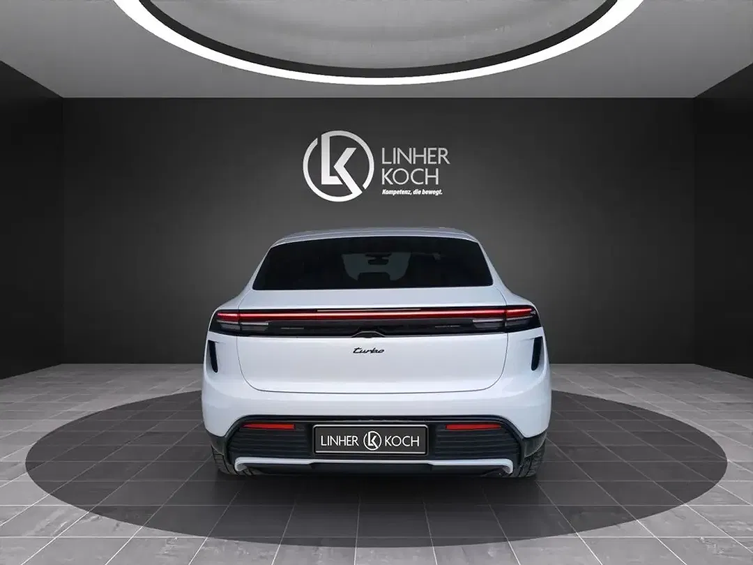 Porsche Macan Turbo - Thumbnail 4