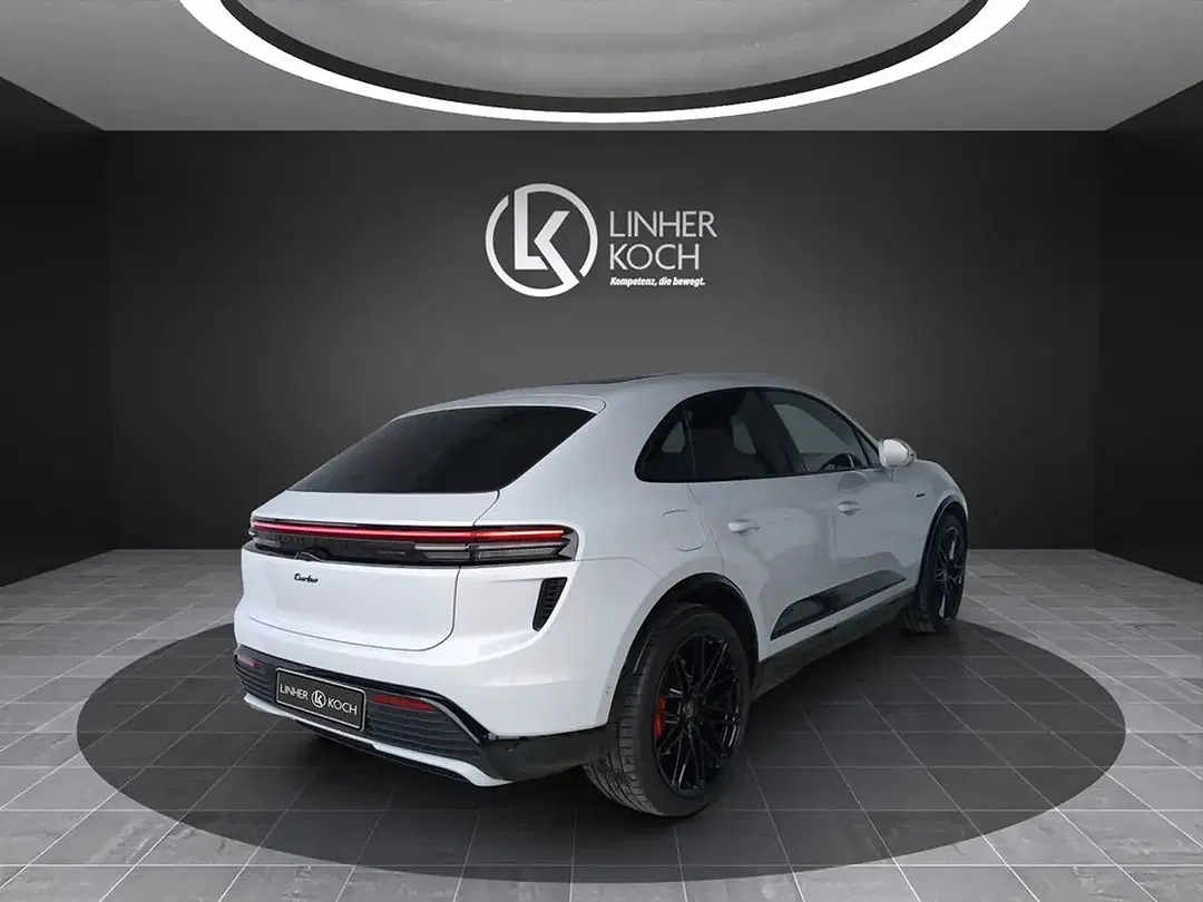 Porsche Macan Turbo - Thumbnail 5