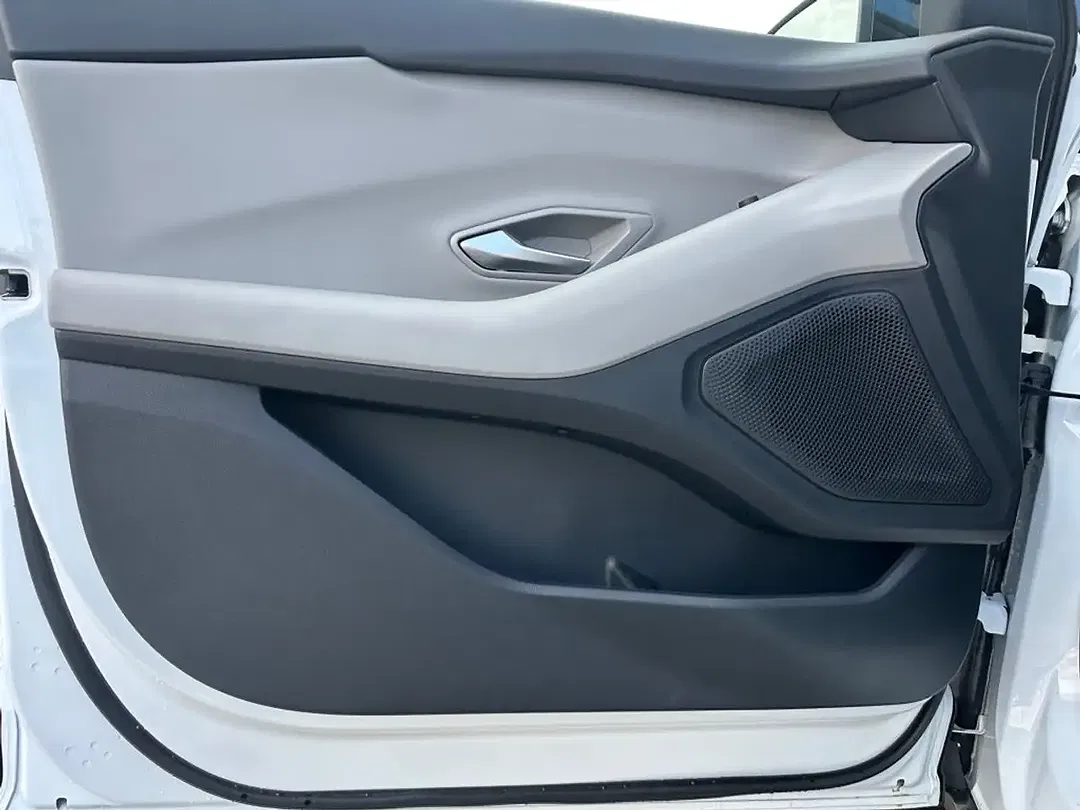 Ford Explorer Extended Range - Thumbnail 10