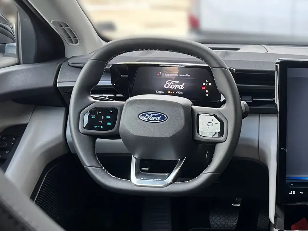 Ford Explorer Extended Range - Thumbnail 11