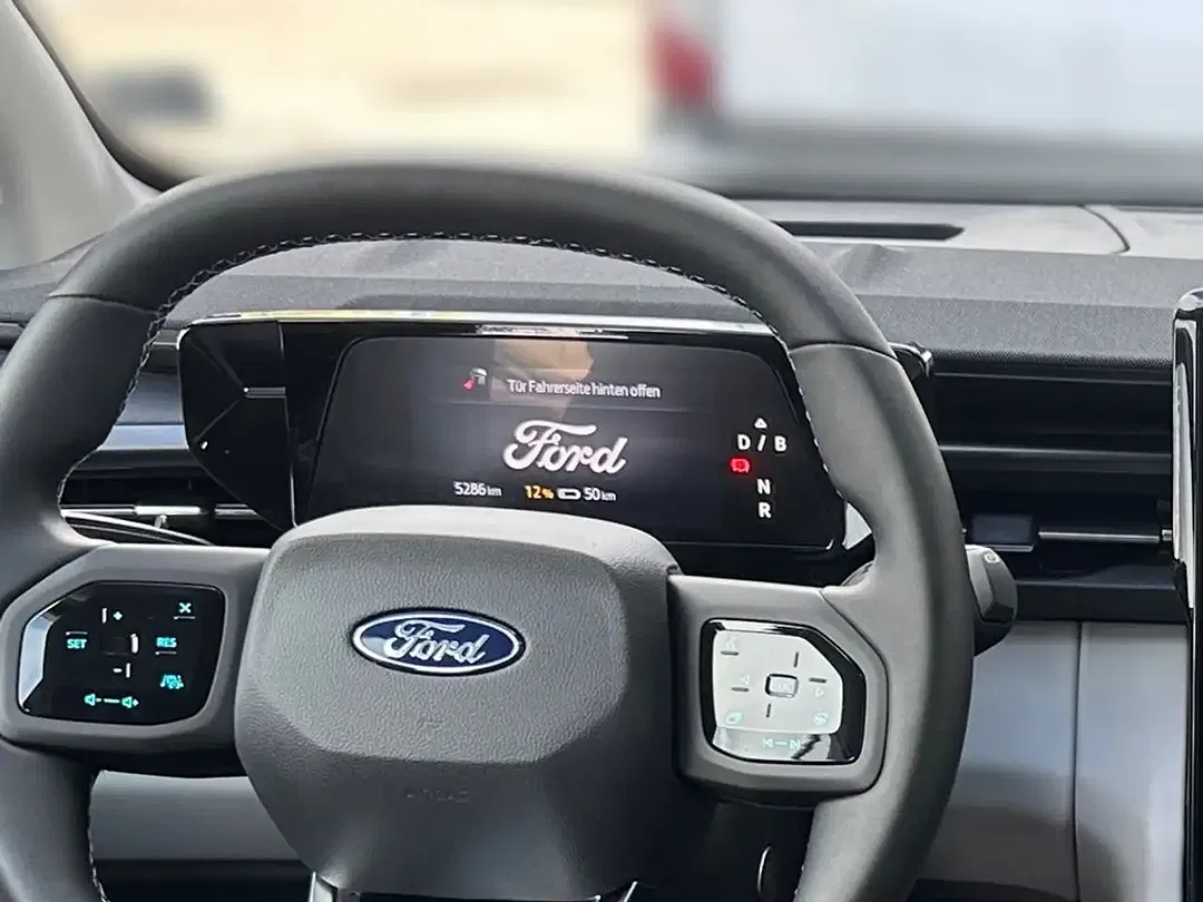 Ford Explorer Extended Range - Thumbnail 12