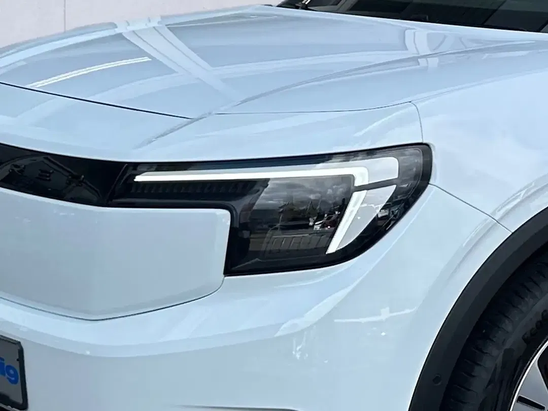 Ford Explorer Extended Range - Thumbnail 6