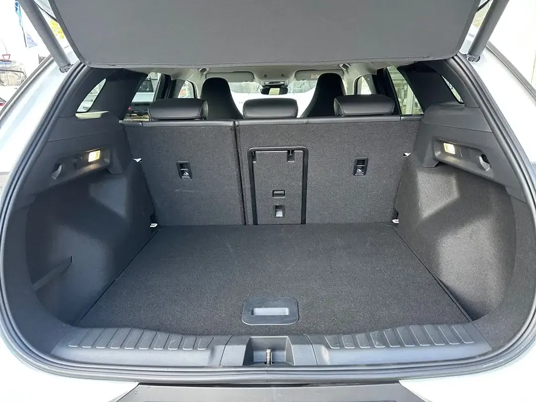 Ford Explorer Extended Range - Thumbnail 8
