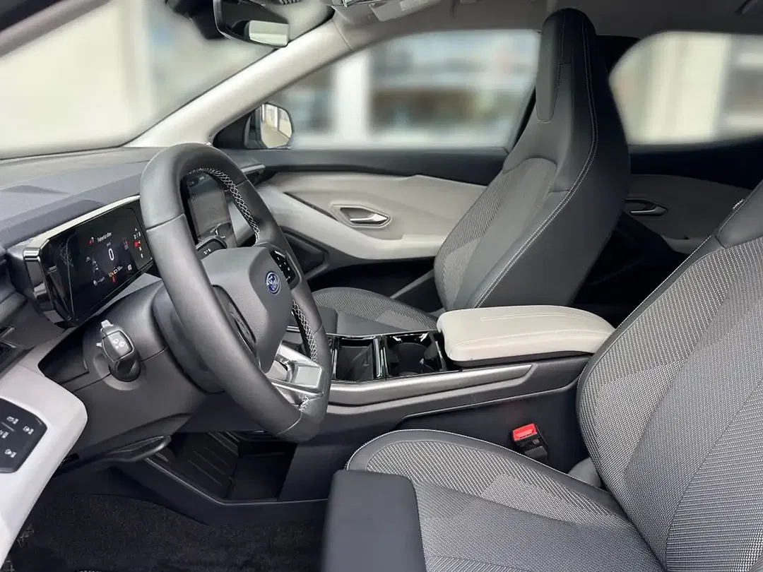Ford Explorer Extended Range - Thumbnail 9