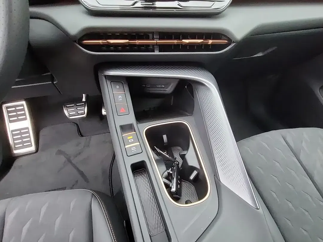 CUPRA Terramar 2.0 TSI DSG 4Drive VZ Matrix LED - Thumbnail 14