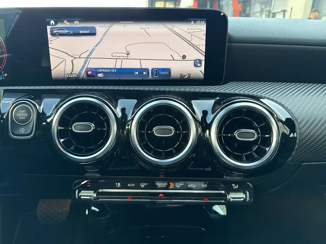Mercedes-Benz CLA 180 - Thumbnail 9