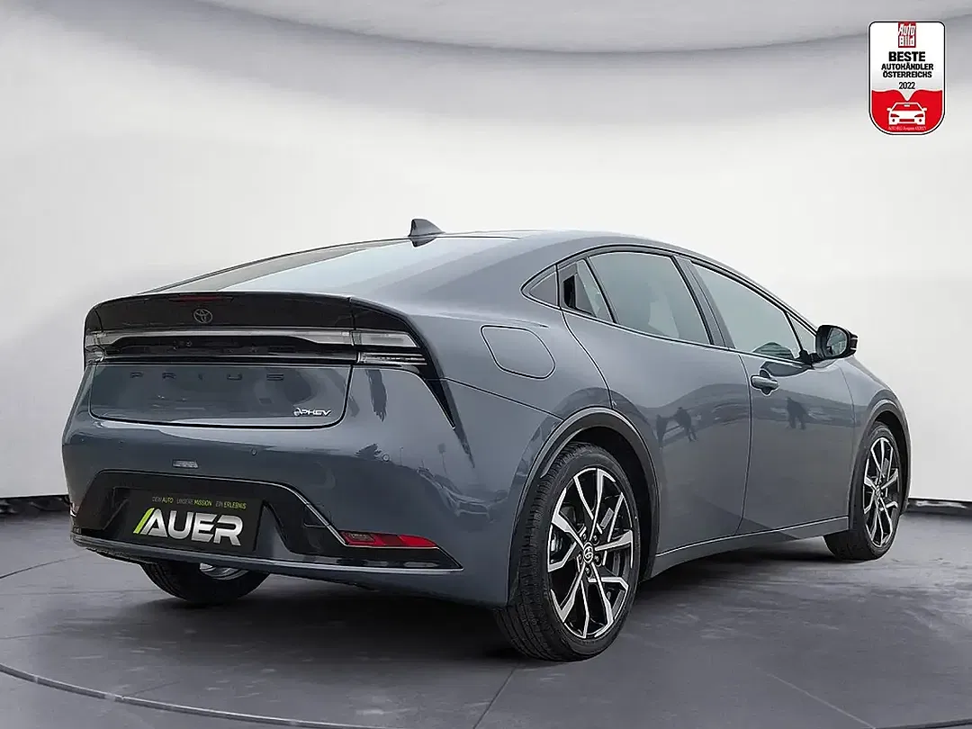 Toyota Prius AUT PHEV Executive - Thumbnail 3