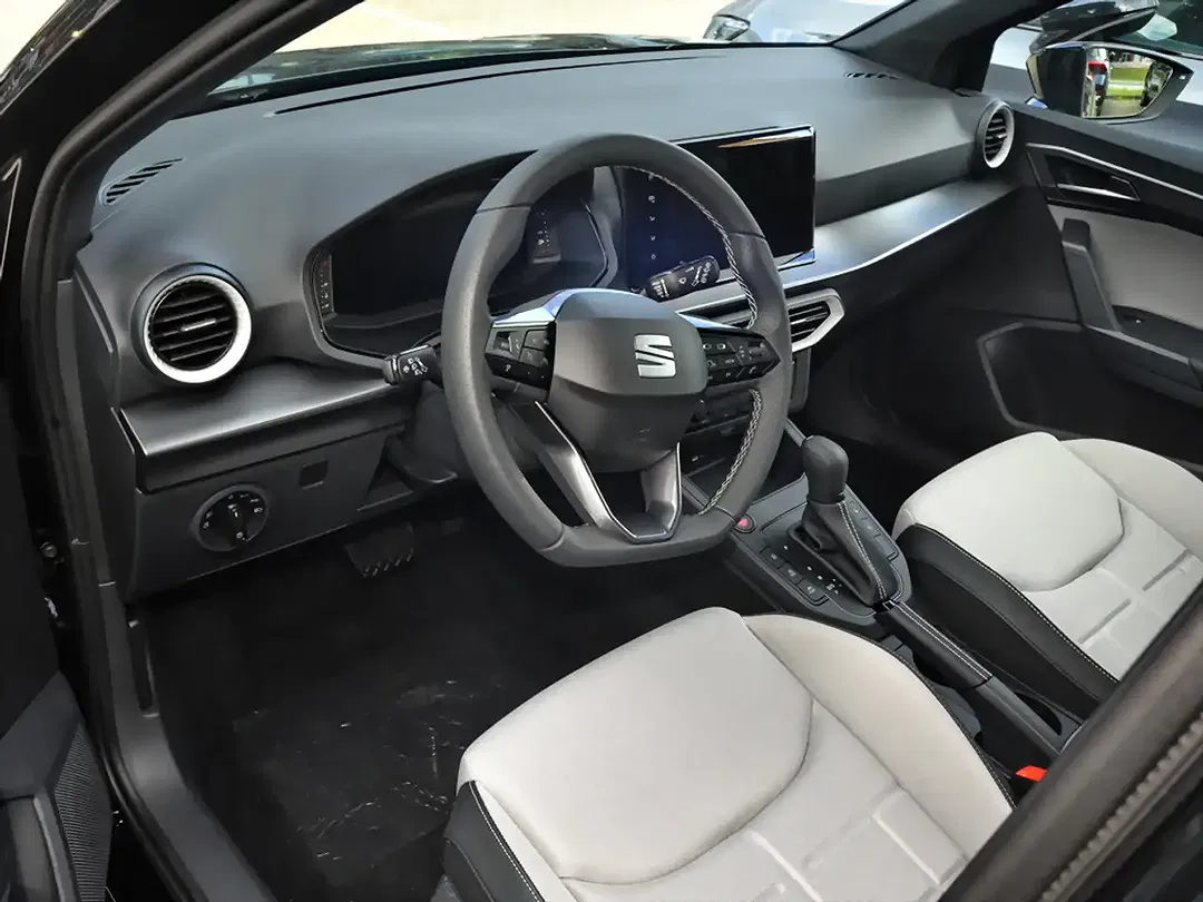 SEAT Arona 1.0 TSI DSG FR - Thumbnail 11