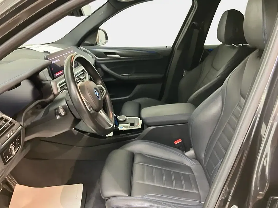 BMW iX3 - Thumbnail 9