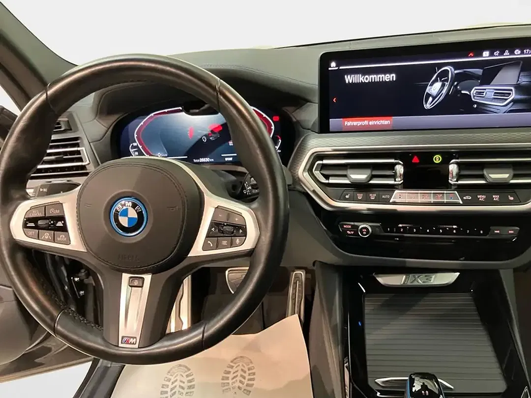 BMW iX3 - Thumbnail 11